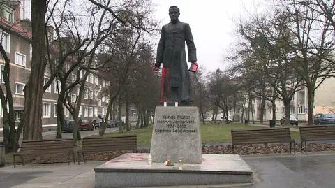 Pomnik księdza Henryka Jankowskiego w Gdańsku (materiał Faktów TVN)