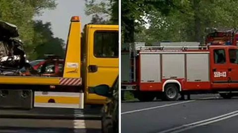 Czołowe zderzenie na krajowej "17". 
Dwie osoby zginęły, ranne dzieci