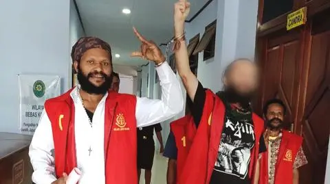 Jakub S. (z prawej) nie przyznaje się do winy. Materiał "Polski i Świata" z 21 stycznia