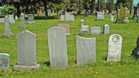 Przyszedł 
na własny pogrzeb