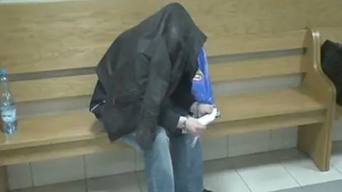 Pedofil udawał policjanta