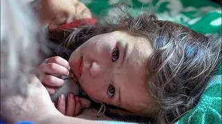 Dziewczynka przetrwała w leśnej dziczy