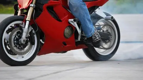 3 godziny na sali, 7 w terenie. WORD szkoli, choć na motor nie trzeba już specjalnych uprawnień