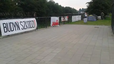"Budyń" już nie szkodzi. 
Koniec protestu przed urzędem