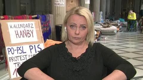 Iwona Hartwich, protesting mother of a disabled person in "Fakty po Faktach" TVN24
