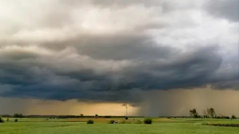 Authorites warn against heavy storms and strong wind in 12 voivodeships