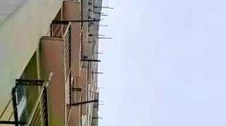 Schodził po balkonach, spadł z 8 piętra