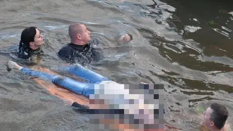 Policjanci ratowali tonącą kobietę