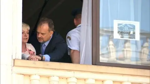 Dramatic scenes at the Sejm. Protesters struggled to hang a banner out of the window