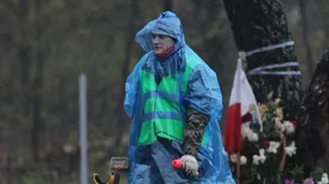 Koniec prac w Smoleńsku, ziemia wciąż kryje szczątki