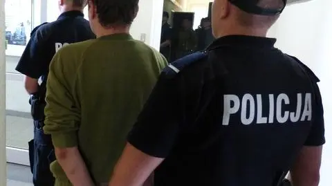 Rozkładające się zwłoki pod tapczanem. Zabójstwo z zazdrości?