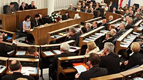 Senatorowie zaakceptowali dłuższą pracę