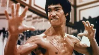 Bruce Lee w "Wejściu smoka" w 1973 roku