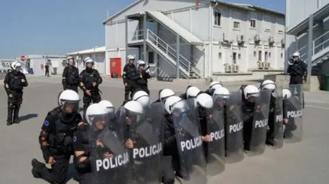 Polscy policjanci obrzuceni koktajlami Mołotowa w Kosowie