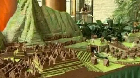 Jest symbolem Peru i miejscem odwiedzanym przez tysiące turystów. Teraz nie tylko można je podziwiać, ale również zjeść. Pewien cukiernik postanowił zrobić makietę Machu Picchu najlepiej zachowanego Inkaskiego miasta, z ... czekolady. (APTN)