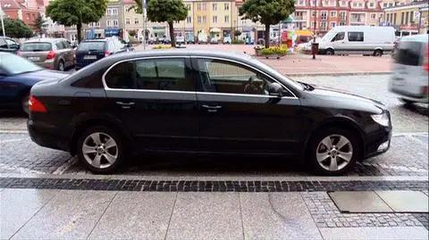 "Czyje jest to auto?" Unieważniony przetarg na urzędową limuzynę. Do zapłaty 100 tys. zł