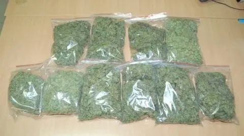2 kg marihuany w samochodzie 49-latka