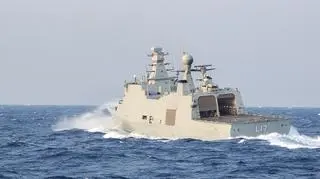Na morzu transport eskortowały m.in. norweskie okręty