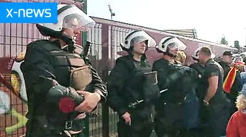 Szturmem na trening Hiszpanów. Kibice sforsowali bramkę
