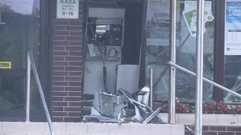 Obudowa bankomatu wybiła szybę w banku 