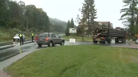 Policja kieruje kierowców na boczne drogi