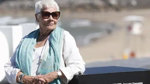 Judi Dench broni Kevina Spaceya