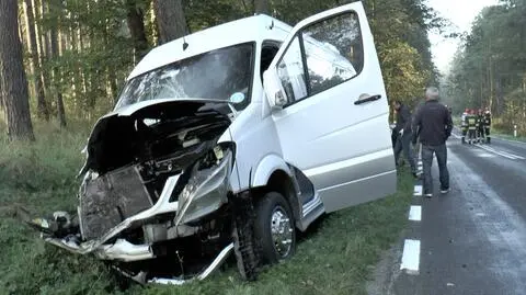 Ford wjechał w busa. Sześć osób w szpitalu