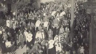 Pogrzeb polskich ofiar napadu na pociąg pod Zatylem (ok. Lubyczy Królewskiej) dokonanego 16 czerwca 1944 r. przez UPA