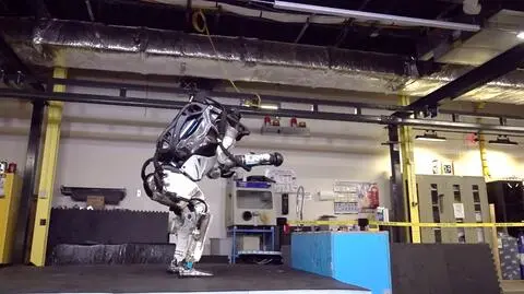 Robot akrobata