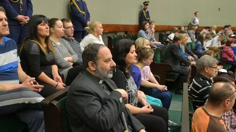 Sejm podwyższył zasiłki pielęgnacyjne. Rodzice nadal protestują: Nie wierzymy, błagaliśmy o pomoc 
