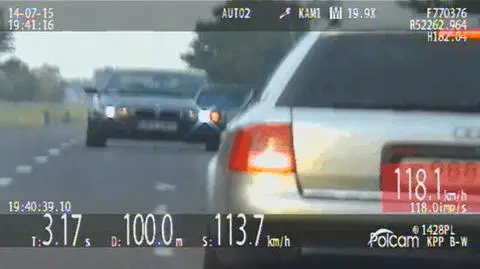 Pędził 240 km/h ekspresówką. Radiowóz musiał uciec na pobocze