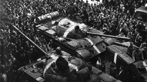 Rosjanie silniej popierają inwazję w 1968 na Czechosłowację