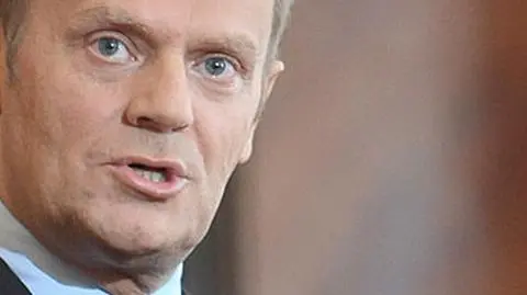 Obchody 4 VI w Krakowie. 
 Premier boi się "zadym"