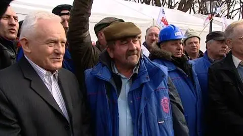 Miller śpiewał "Mury" Kaczmarskiego