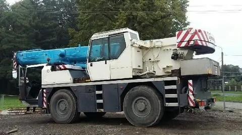 Oświęcim. Najpierw po pijaku prowadził samochód, później dźwig