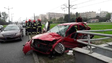Wypadł z trasy bokiem uderzył w przejście podziemne Zginął na miejscu