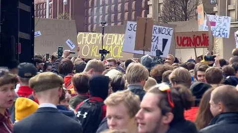 Strajkujący nauczyciele mogą liczyć na wsparcie lekarzy, artystów i uczniów