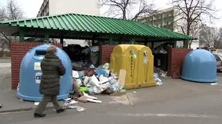 Na poznańskich osiedlach śmieci leżą nawet od końca zeszłego roku