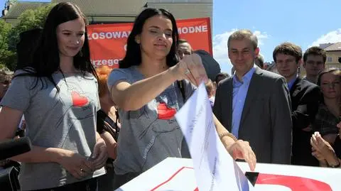 Modelki wspierają Napieralskiego
