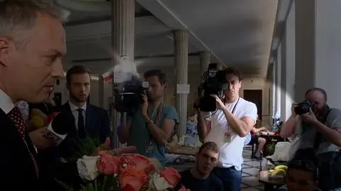 Żalek tłumaczy swoje słowa. Ojciec niepełnosprawnych córek wyciska sok