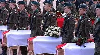 Trumny z ciałami ofiar katastrofy smoleńskiej