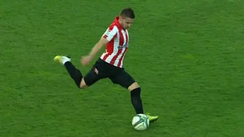 Piękny Boljević. Wyrównał z dystansu [GOL 2:2]