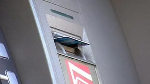 Pracownik banku okradał bankomaty