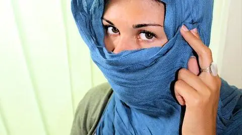 Belgia zakazuje muzułmańskich chust i nikabów