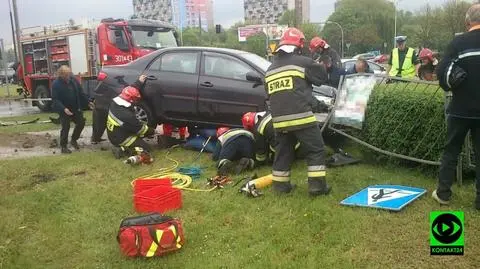 W zderzeniu dwóch samochodów zginęła piesza. Zawiniła sygnalizacja?