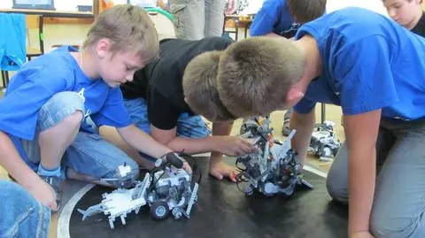 "Tu się uczymy, ale nie tak jak w szkole"
Siedmiolatki ożywiają roboty