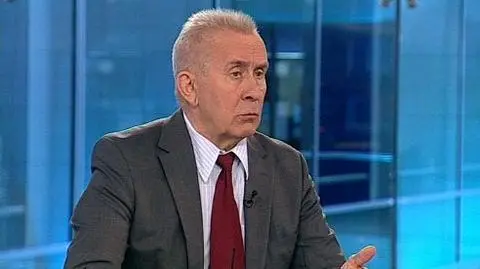 Czuma zawiesza komisję naciskową