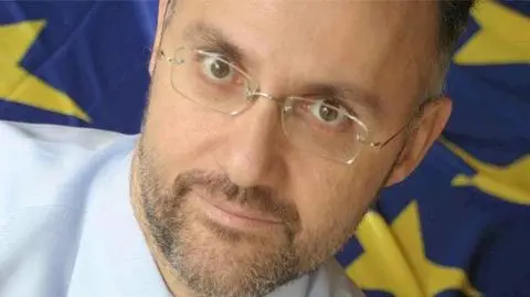 Konkurent Buzka zrezygnował