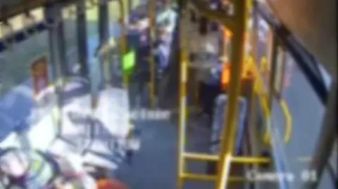 Jedna z pasażerek przewróciła się i ucierpiała