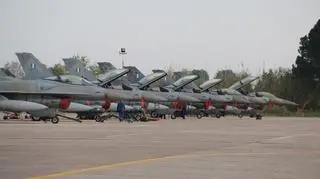 Greckie myśliwce F-16. Grecja posiada ich ponad trzy razy więcej niż Polska